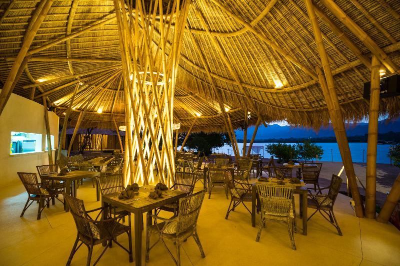 Menjangan Dynasty Resort Pemuteran Esterno foto
